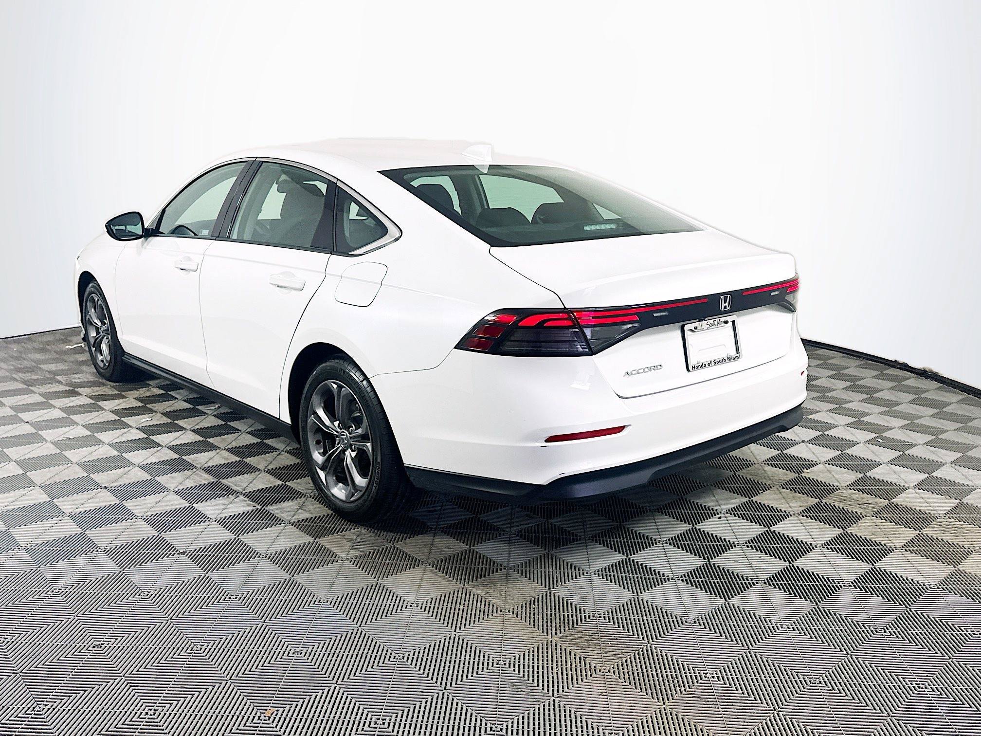 Used 2024 Platinum Honda EX image 4