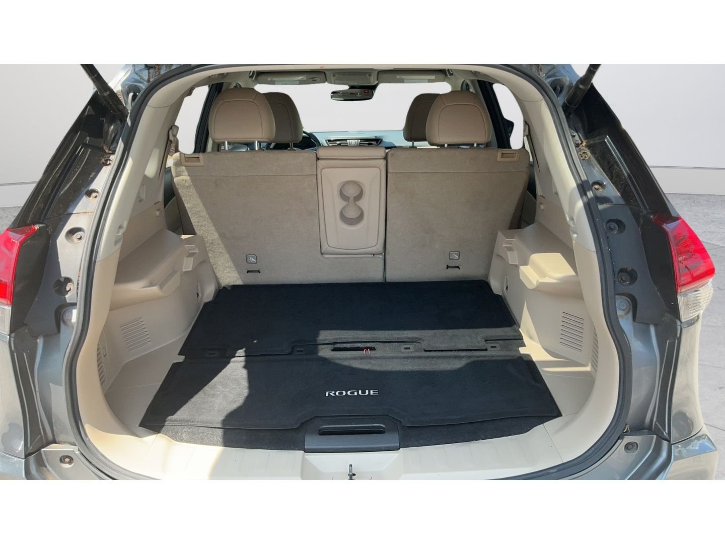 Used 2017 Gray Nissan SL image 15