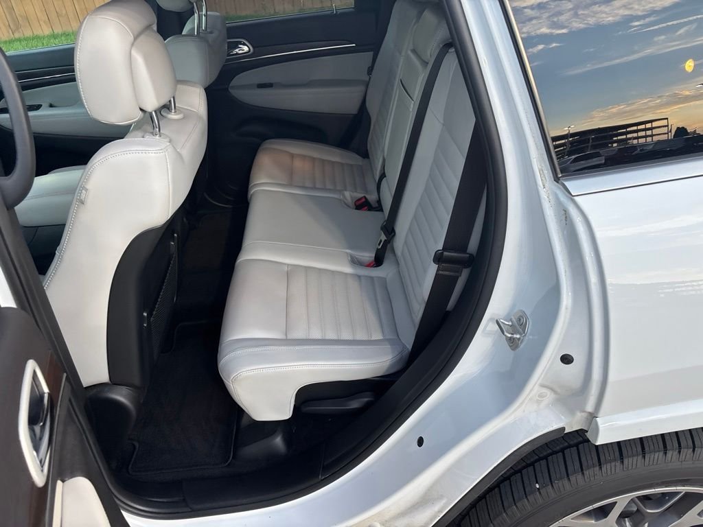 Used 2018 White Jeep Limited image 10