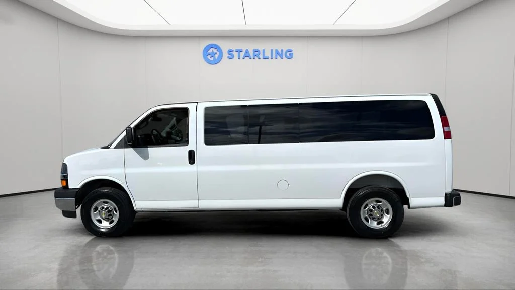 Used 2025 Summit White Chevrolet 1LT image 3