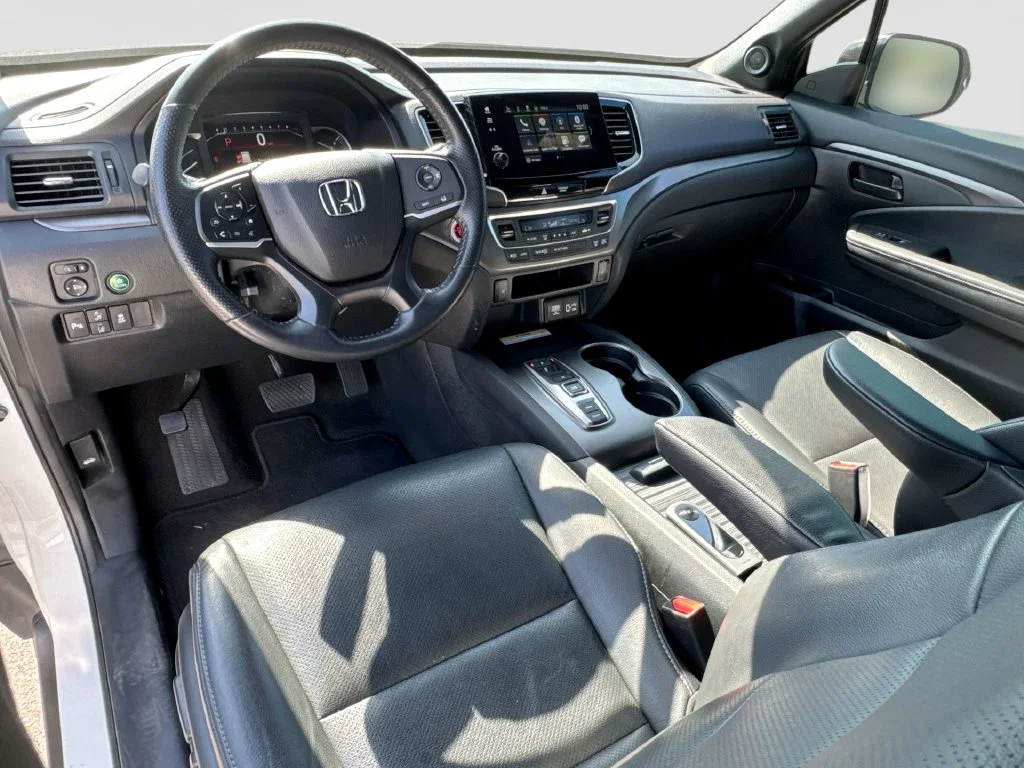 Used 2022 White Honda EX-L image 21