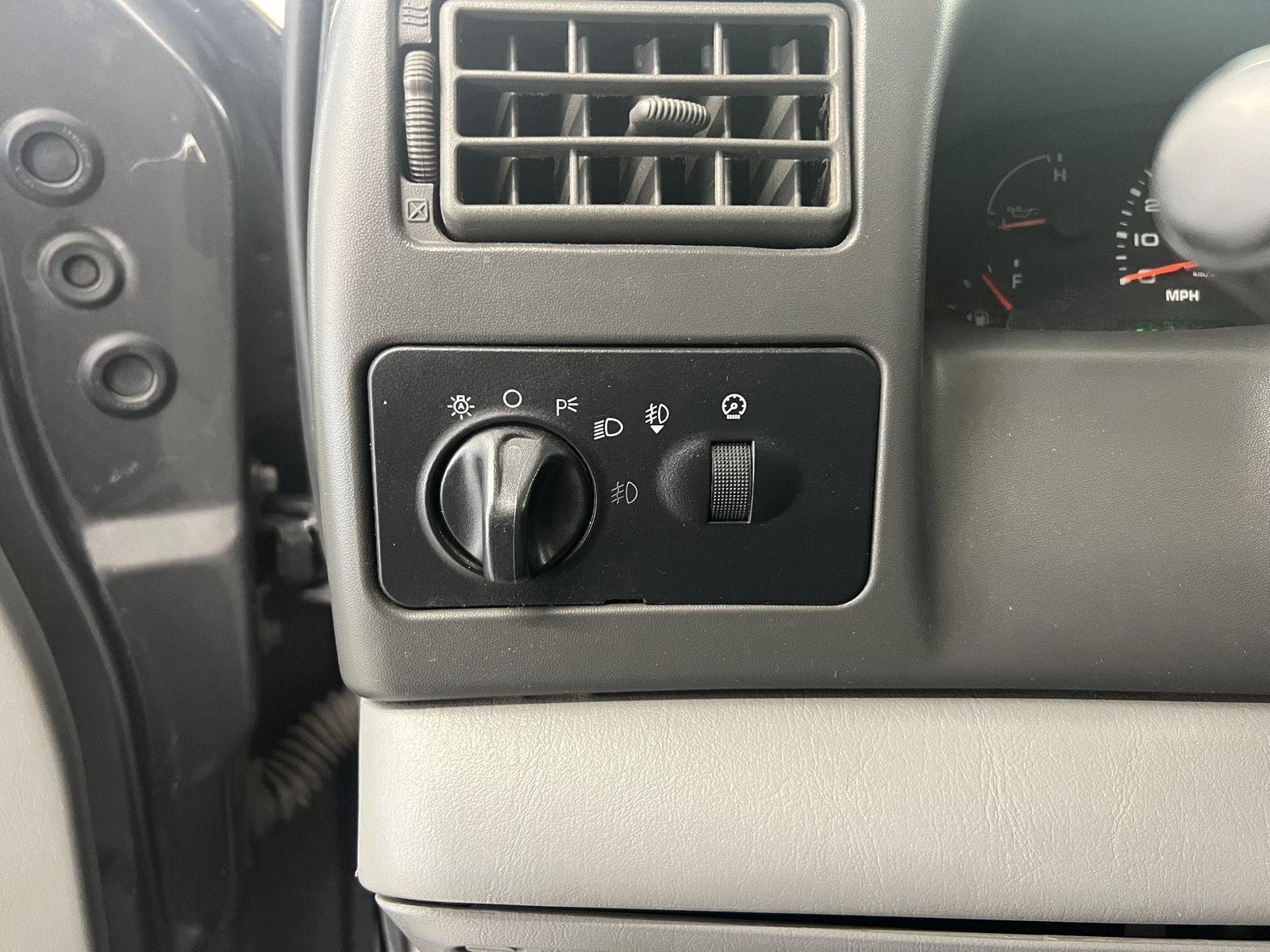 Used 2004 Gray Ford XL image 15
