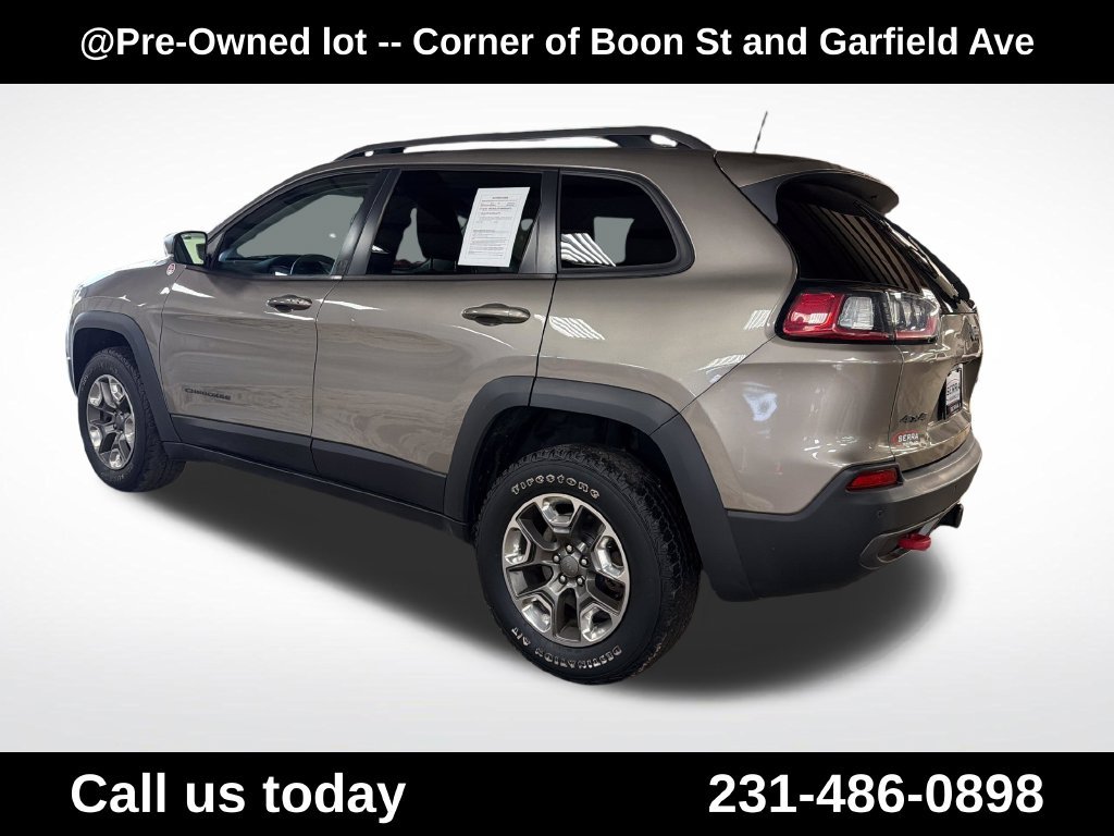 Used 2019 Beige Jeep Trailhawk image 3