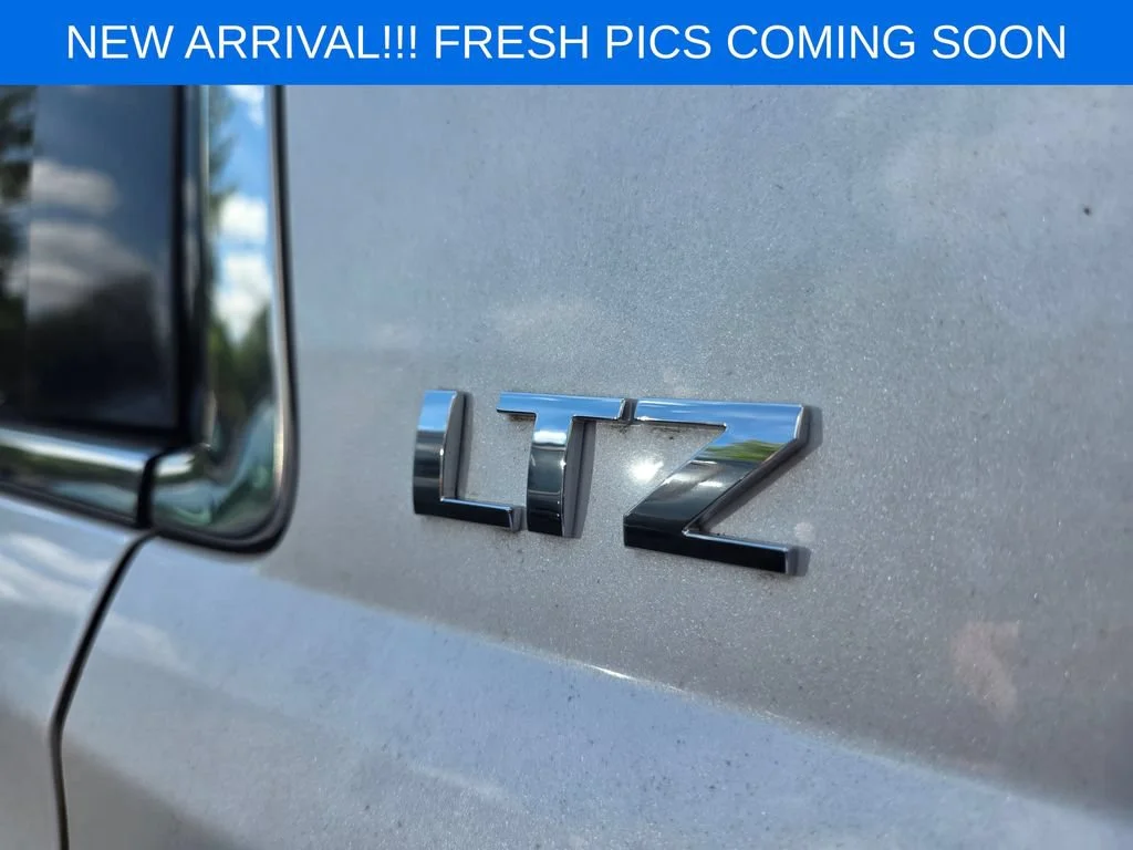 Used 2016 IRIDESCENT PEARL TRICOAT Chevrolet LTZ image 4