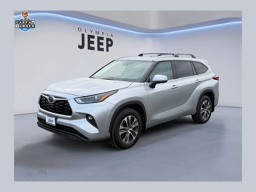 Used 2022 Silver Toyota XLE image 1