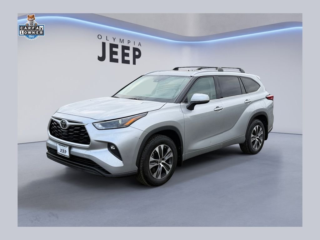 Used 2022 Silver Toyota XLE image 1