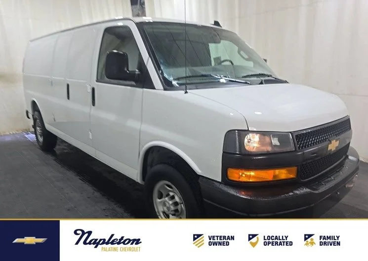 Used 2025 Summit White Chevrolet WT image 1