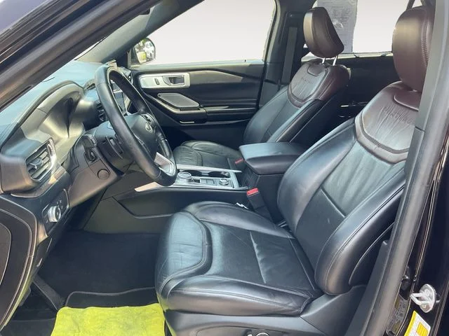 Used 2020 Black Metallic Ford Platinum image 10
