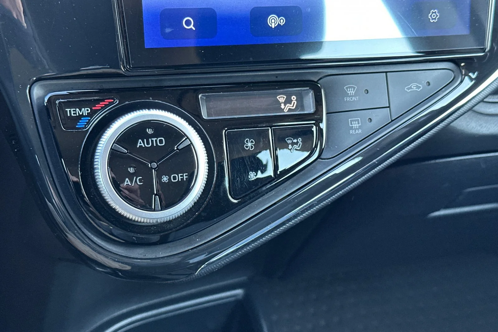 Used 2019 Gray Toyota LE image 25