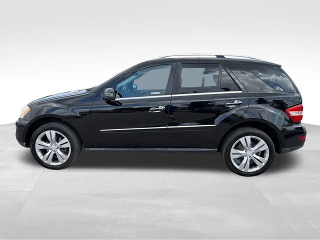 Used 2011  Mercedes-Benz ML 350 image 7