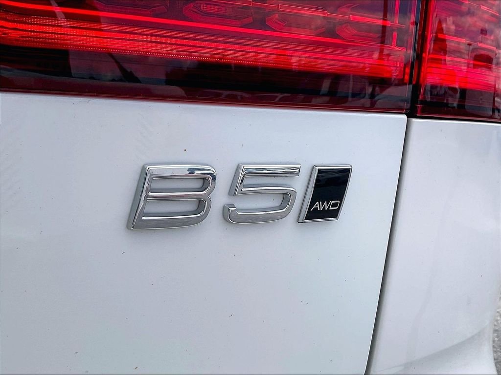 Used 2025 Crystal White Pearl Volvo B5 Plus image 27
