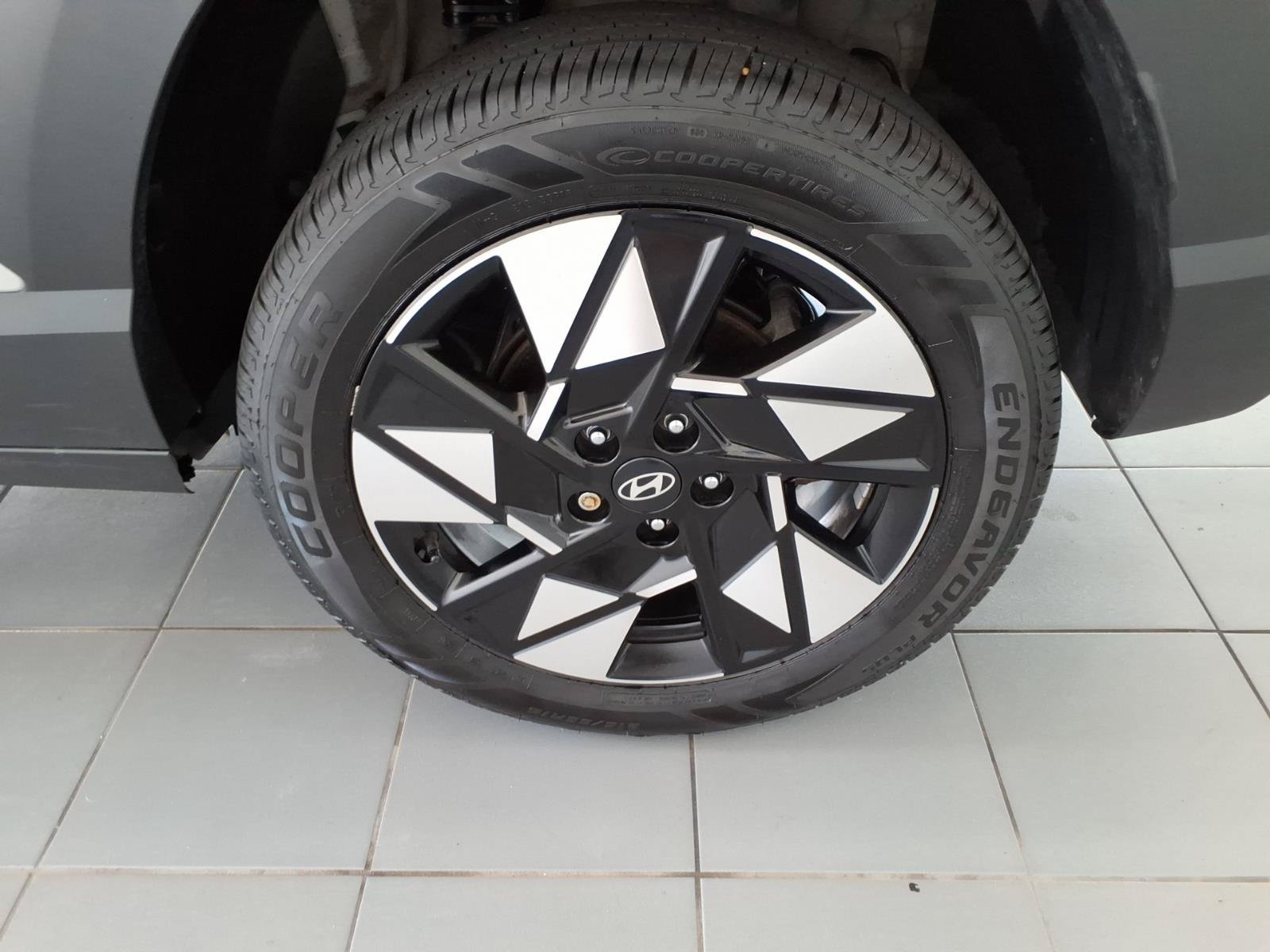 2024 Hyundai Kona SEL - Photo 16