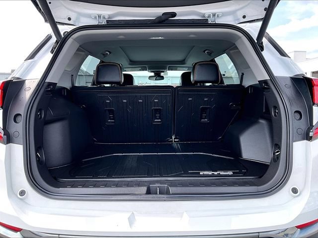 Used 2023 SUMMIT WHITE GMC AT4 image 29