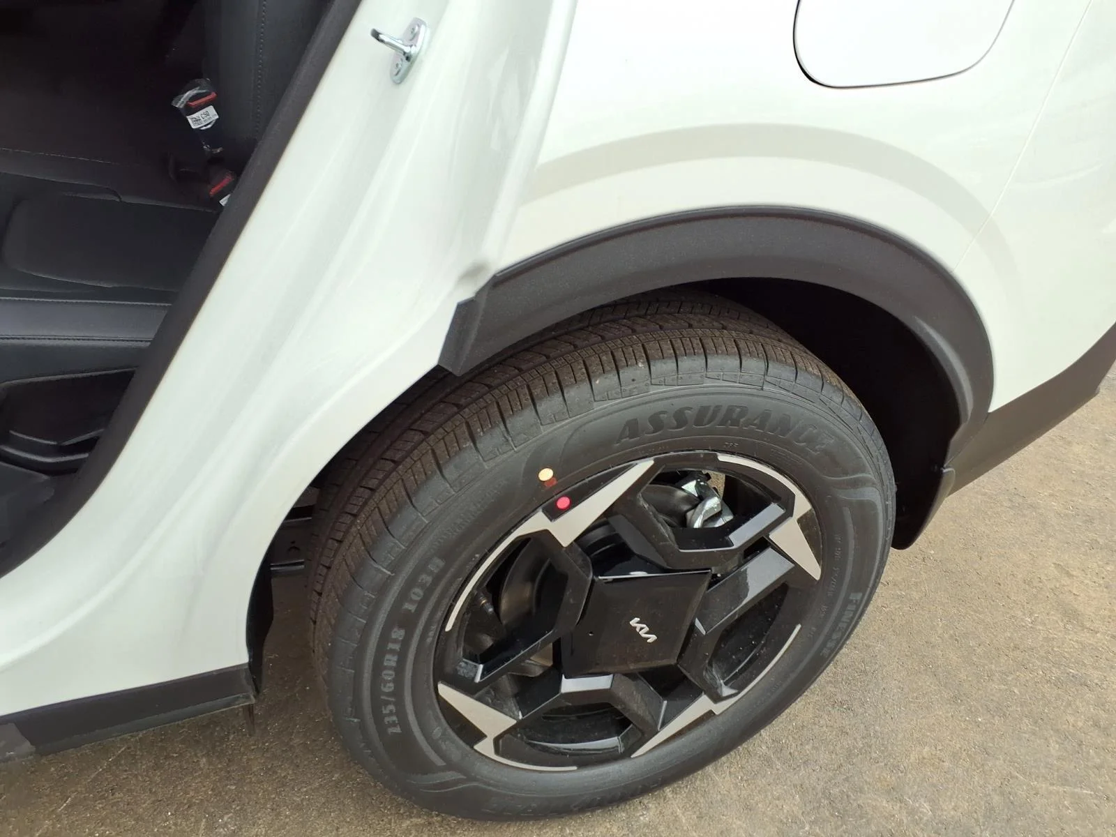 New 2027 Snow White Pearl Kia EX image 16