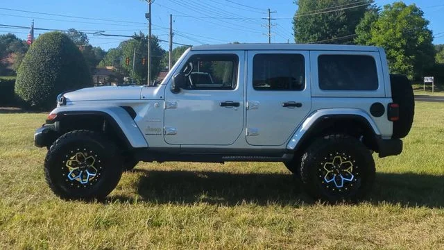 Used 2023 Silver Jeep Sahara image 5