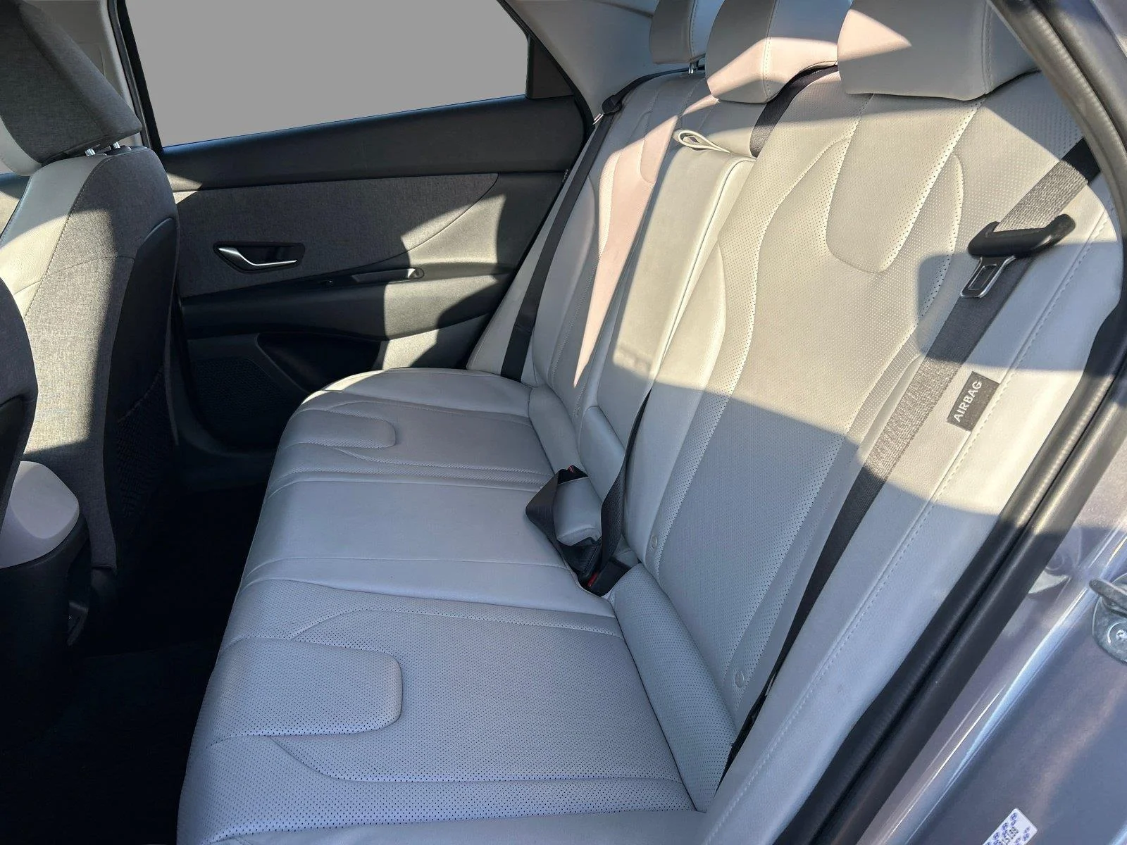 Used 2024 Fluid Metal Hyundai Limited image 31