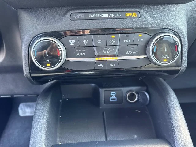 Used 2022 Black Ford SE image 51