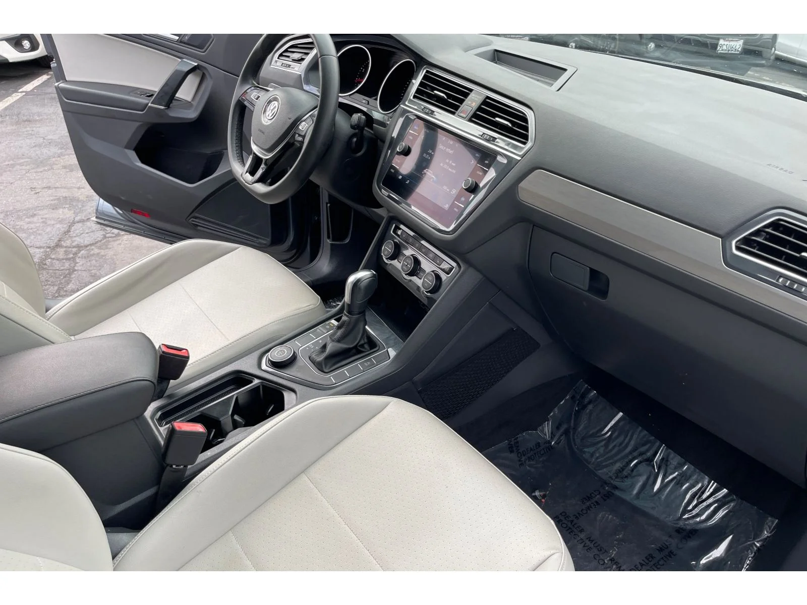 Used 2020 Platinum Gray Metallic Volkswagen SE image 19