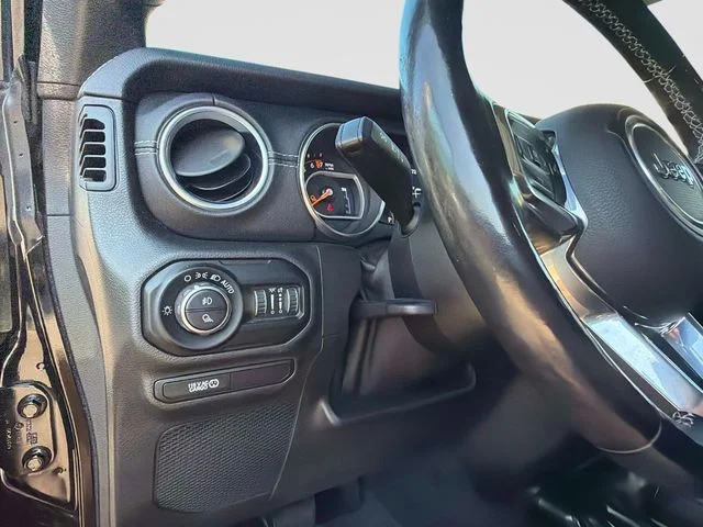 Used 2020 Black Jeep Overland image 30
