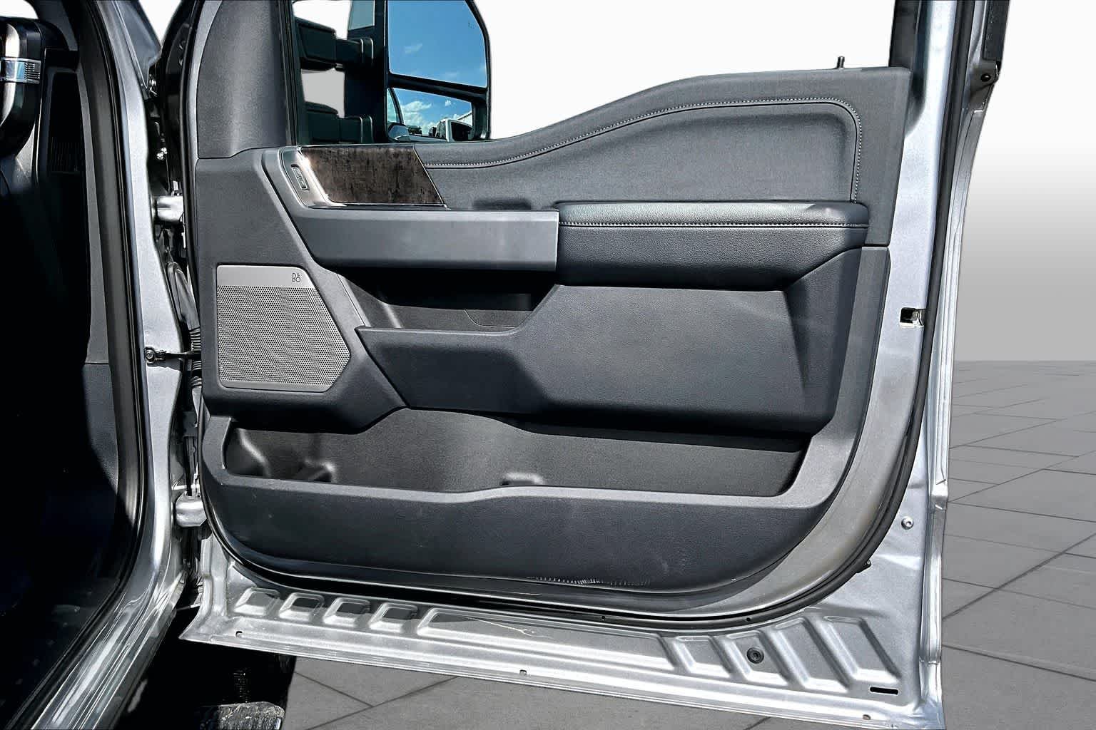 Used 2023 Iconic Silver Metallic Ford LARIAT image 20