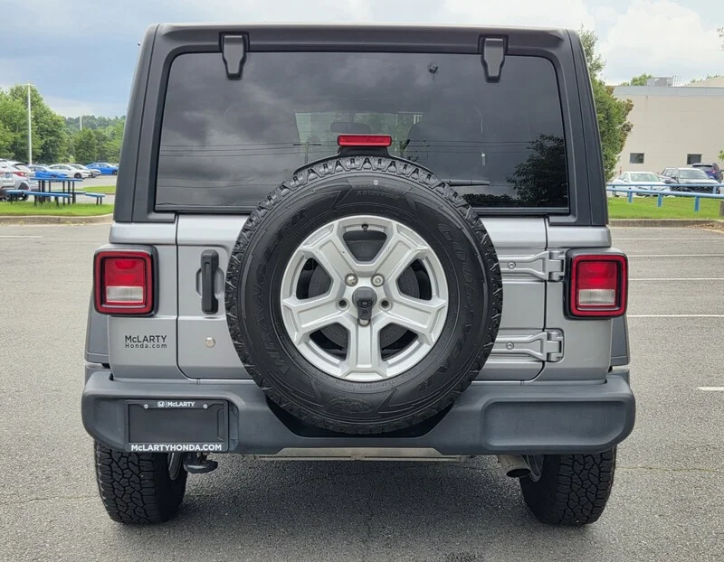 Used 2018 Billet Silver Metallic Clearco JEEP UNLIMITED SPORT S image 6