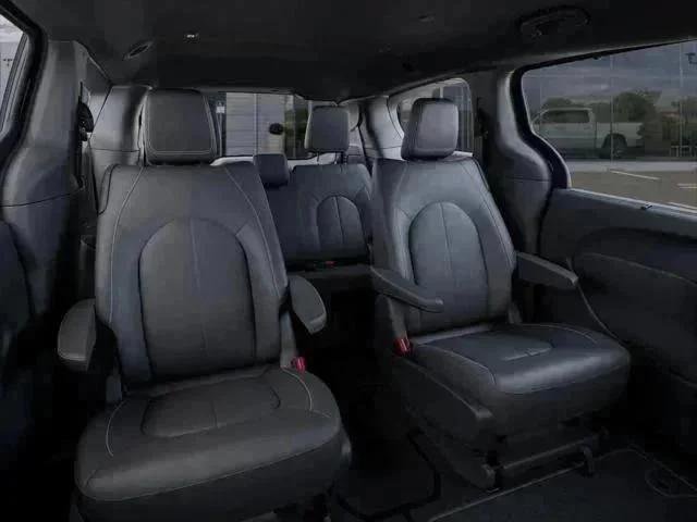 New 2026 Diamond Black Crystal Pearl-Coat Exterior Paint Chrysler Select image 15