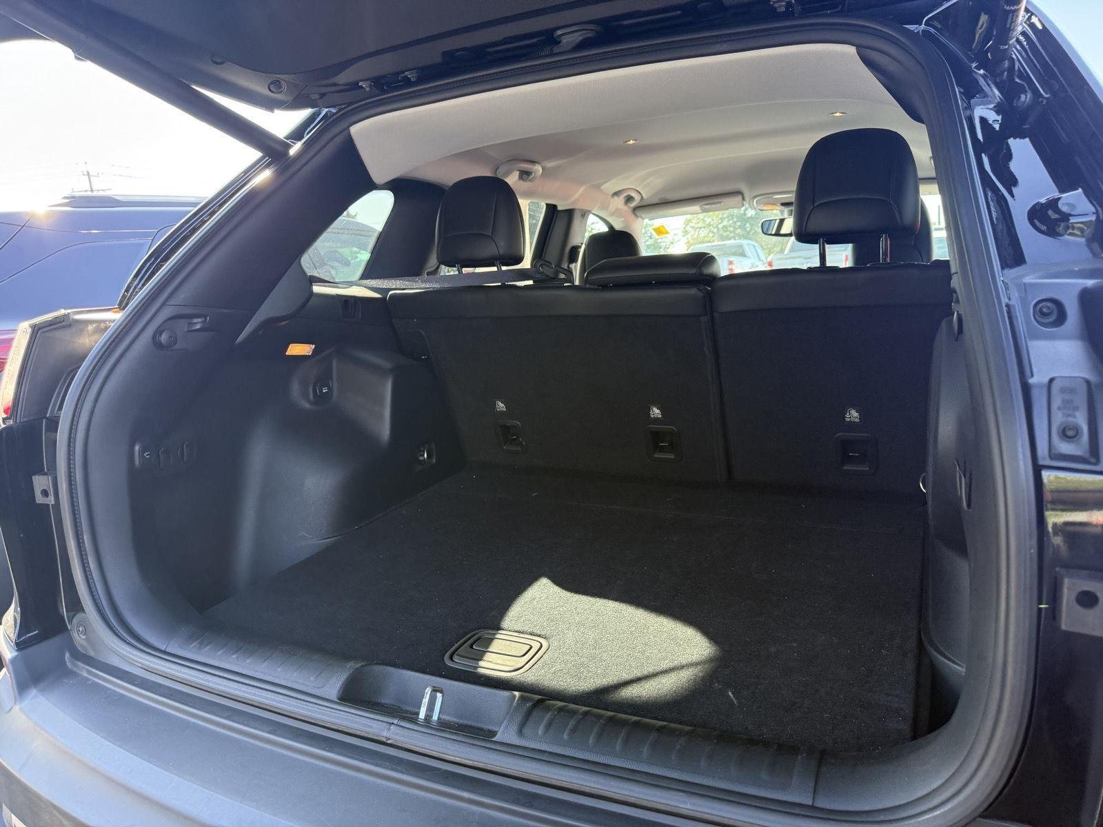 Used 2019 Diamond Black Crystal Pearlcoat Jeep Limited image 8