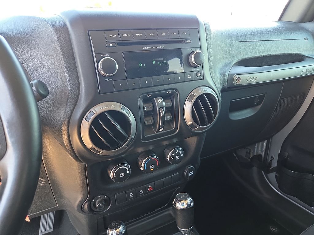 Used 2016 Billet Silver Metallic Clearcoat Jeep Unlimited Sport image 24