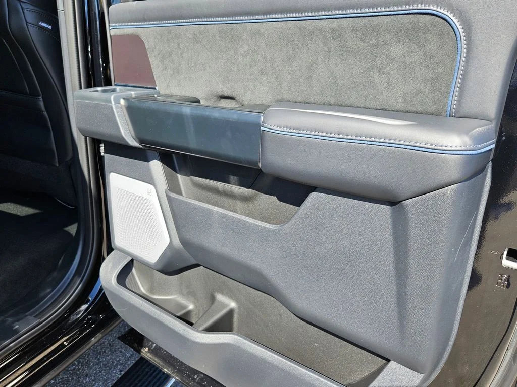 2026 Ford F-350 Super Duty Platinum - Photo 34