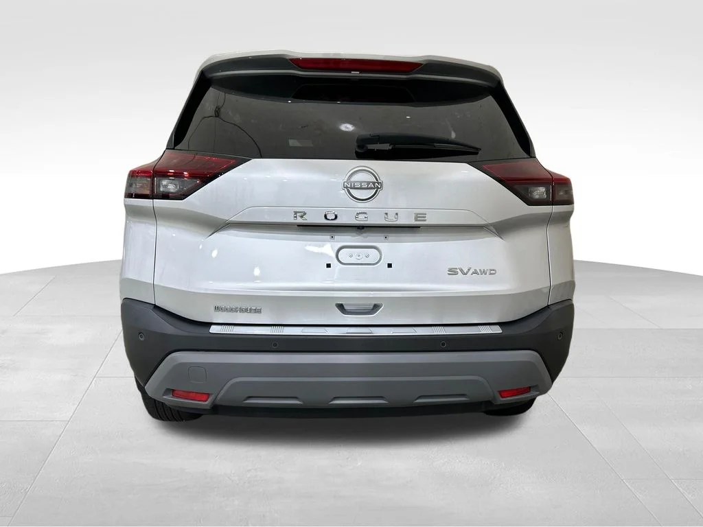 Used 2023 Silver Nissan SV image 4