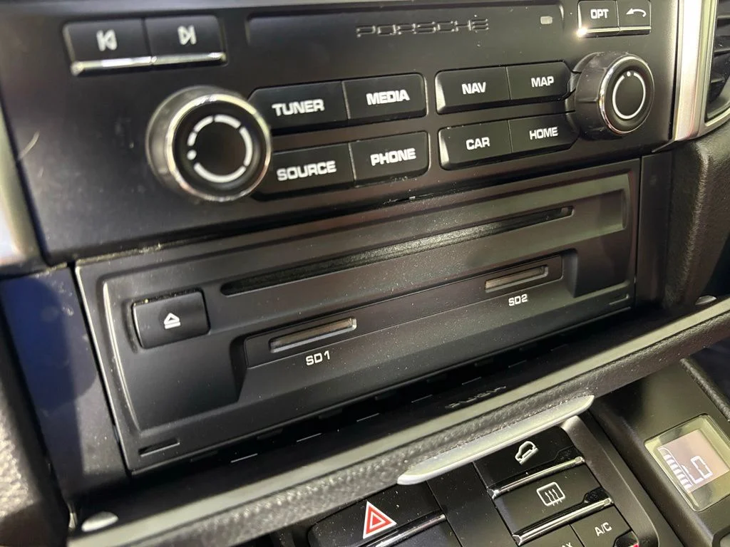 Used 2018 White Porsche Base image 31