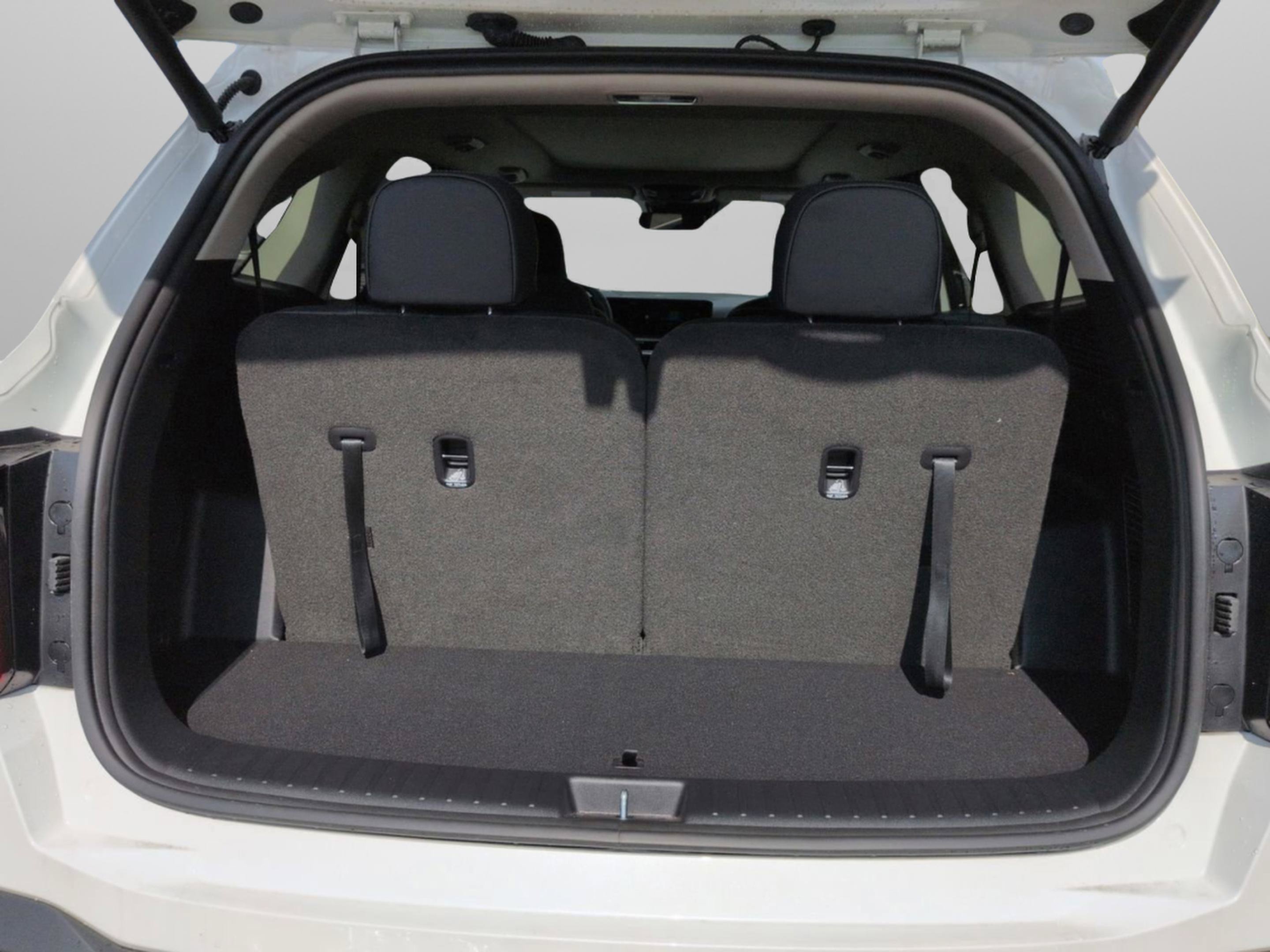 New 2026 Snow White Pearl Kia EX image 10