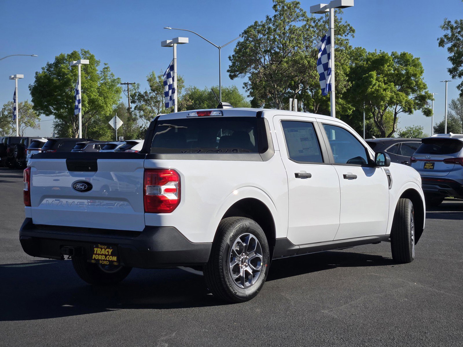 New 2026 Oxford White Ford XLT image 4
