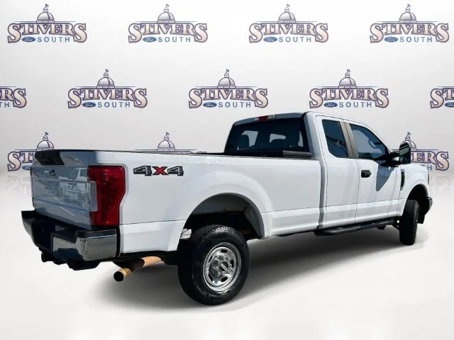 Used 2017 White Ford XL image 3
