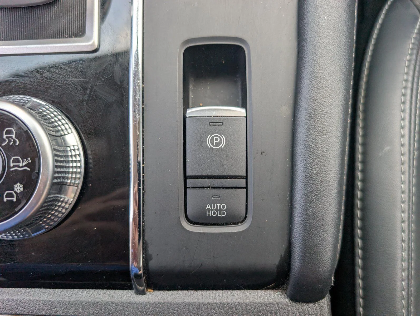 Used 2024 Cosmic Blue Metallic Mitsubishi SE image 22