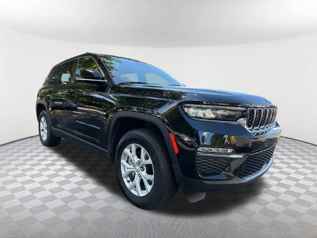 Used 2023 Black Jeep Limited 4x4 image 3