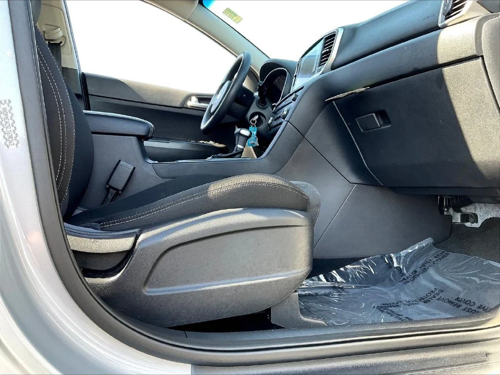 Used 2020 Sparkling Silver Kia LX image 33