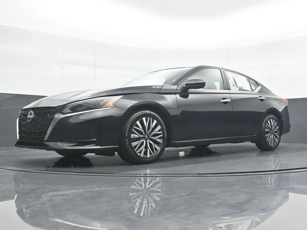 Used 2025 Black Nissan 2.5 SV image 27