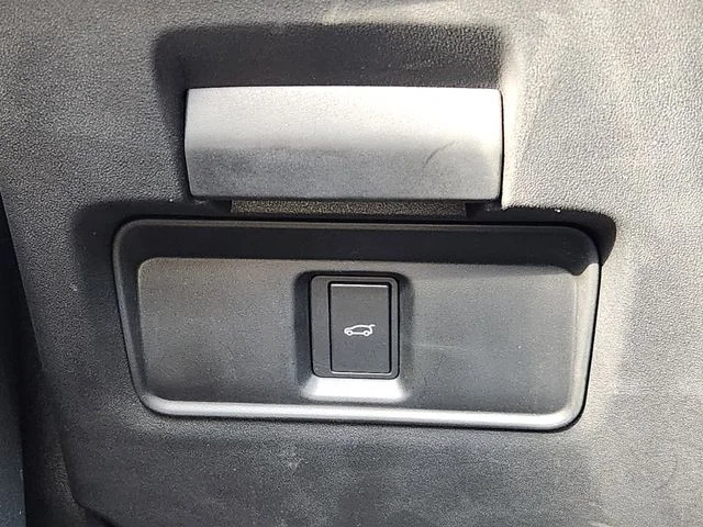 Certified Used 2025 White Land Rover S image 21