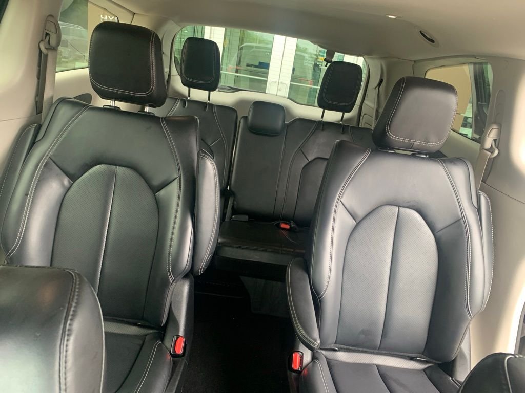 Used 2023 Black Chrysler Touring L image 29