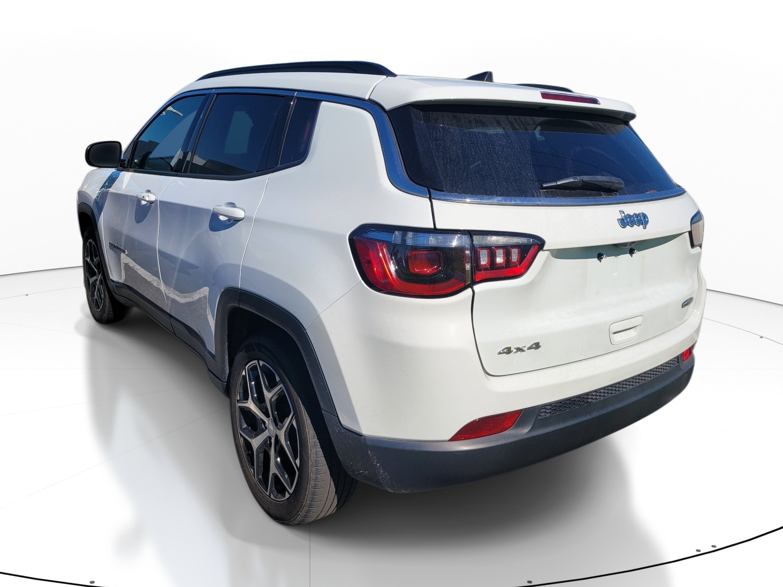 Used 2024 Bright White Clearcoat Jeep Latitude image 6