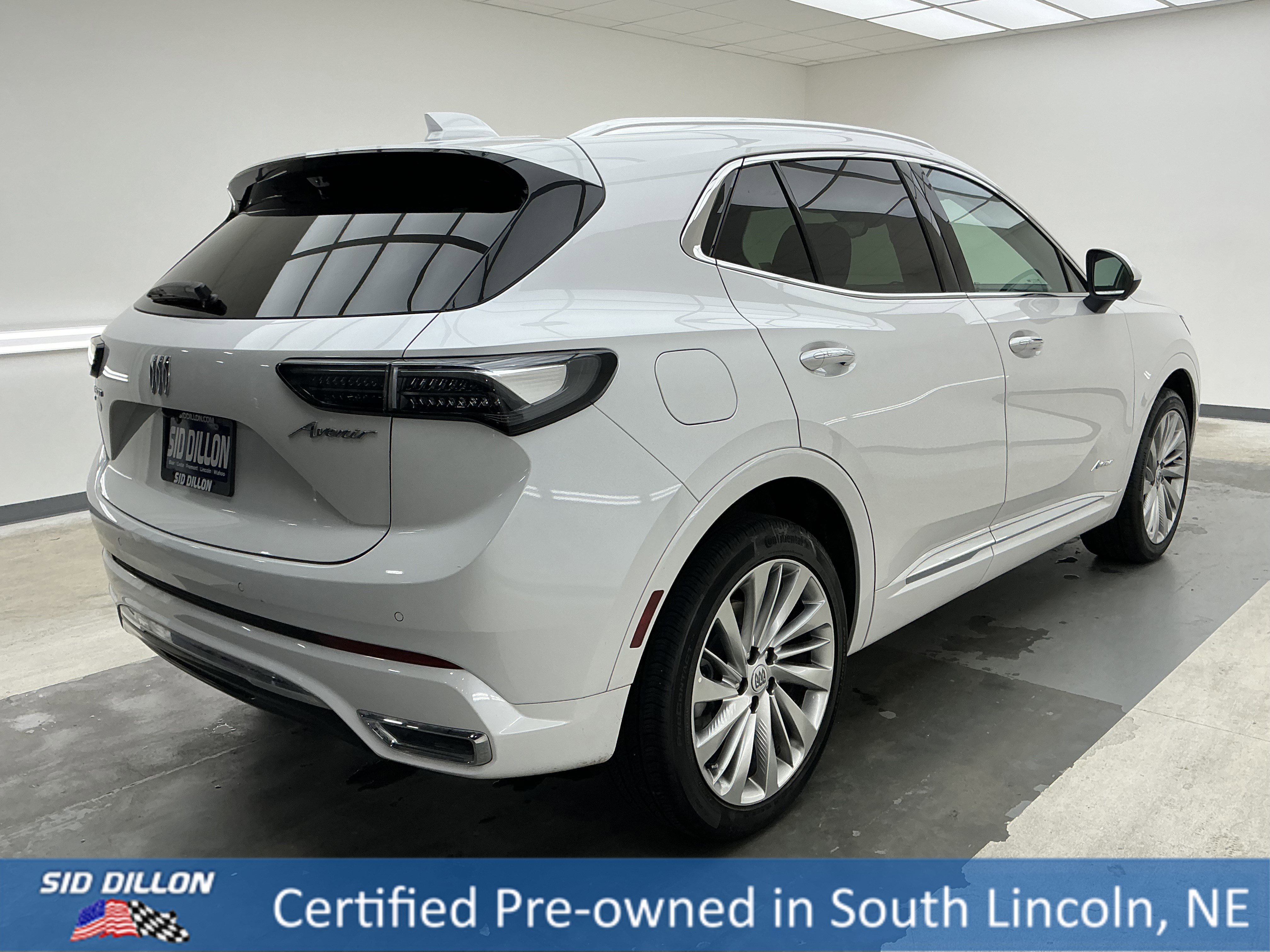 Certified Used 2025 White Frost Tricoat Buick Avenir image 4