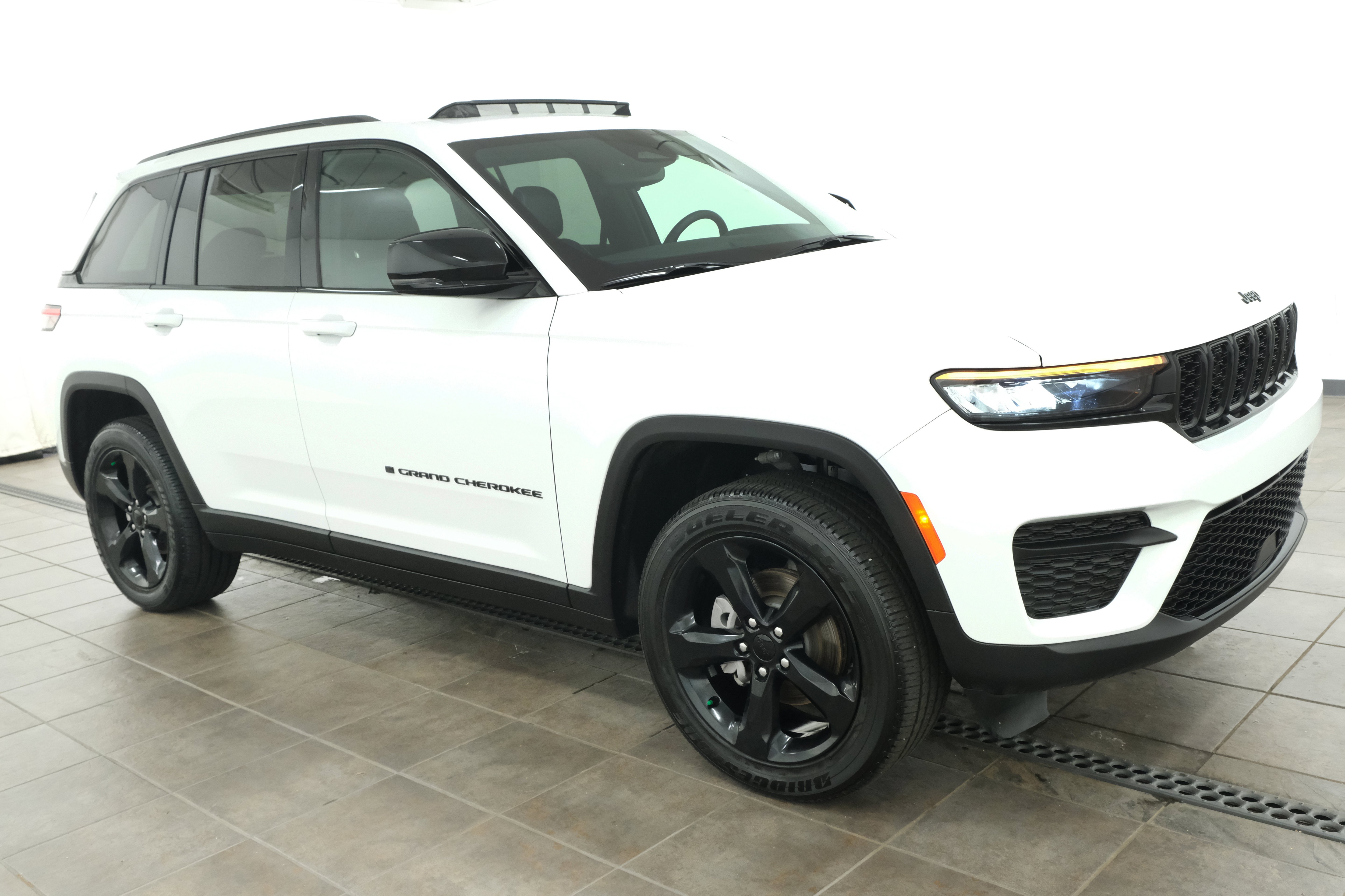 Used 2023 Bright White Clearcoat Jeep Altitude X image 7