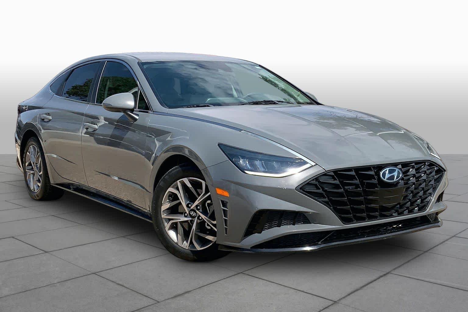 Used 2020 Hampton Gray Hyundai SEL image 3