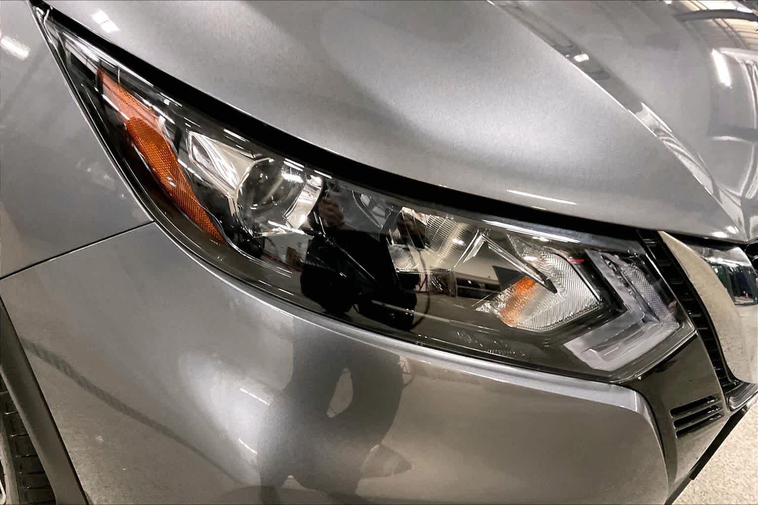 Used 2022 Gun Metallic Nissan SL image 27