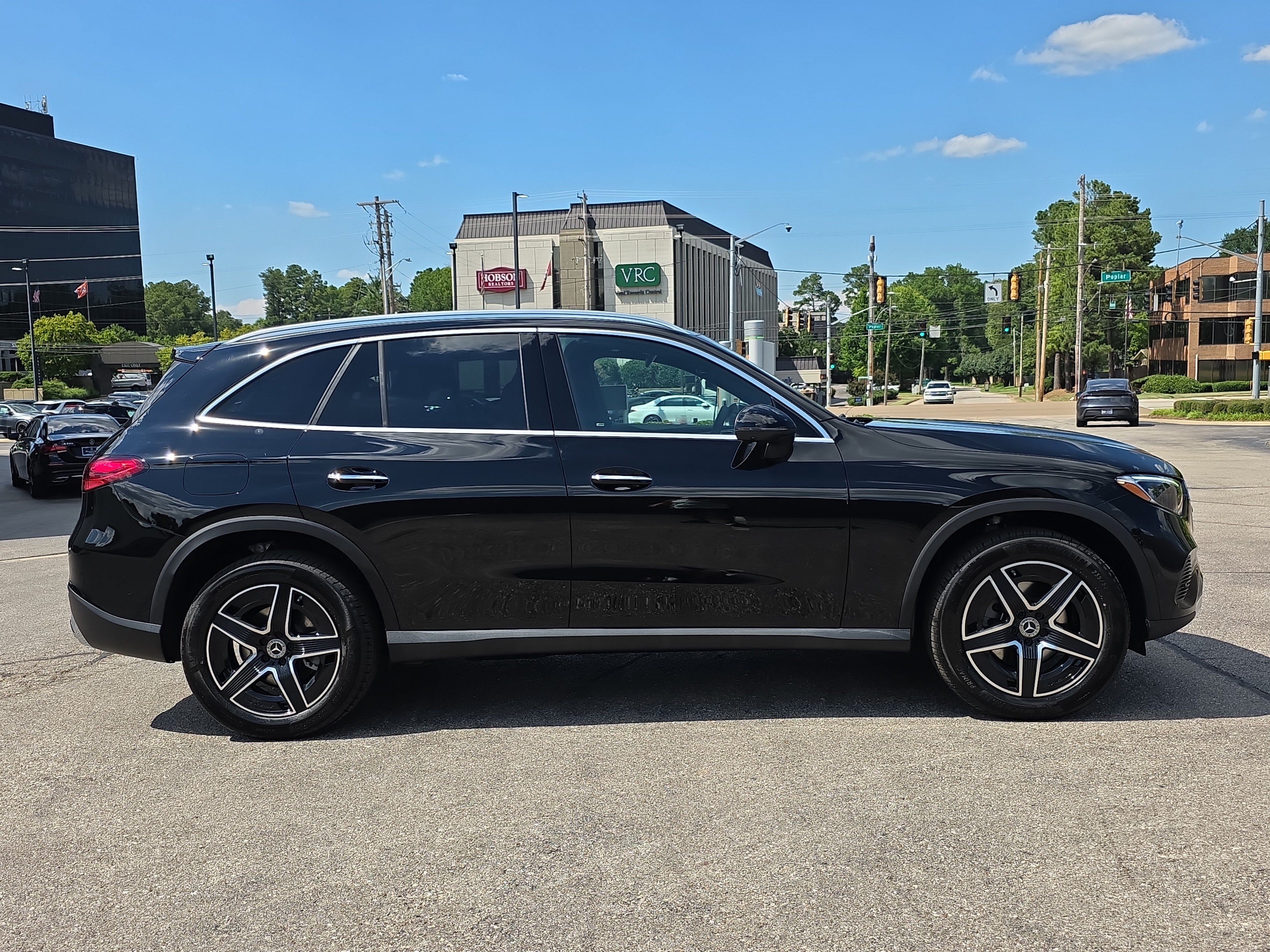 New 2026 Black Mercedes-Benz GLC 300 image 33