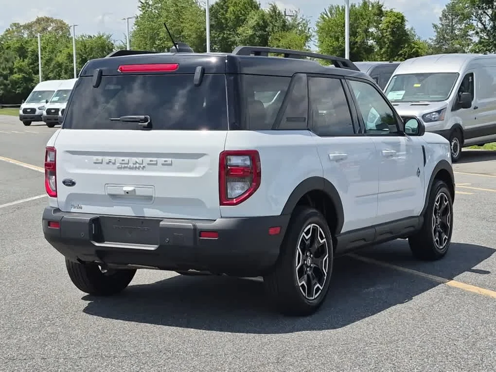 Certified Used 2025 Oxford White Ford Outer Banks image 3