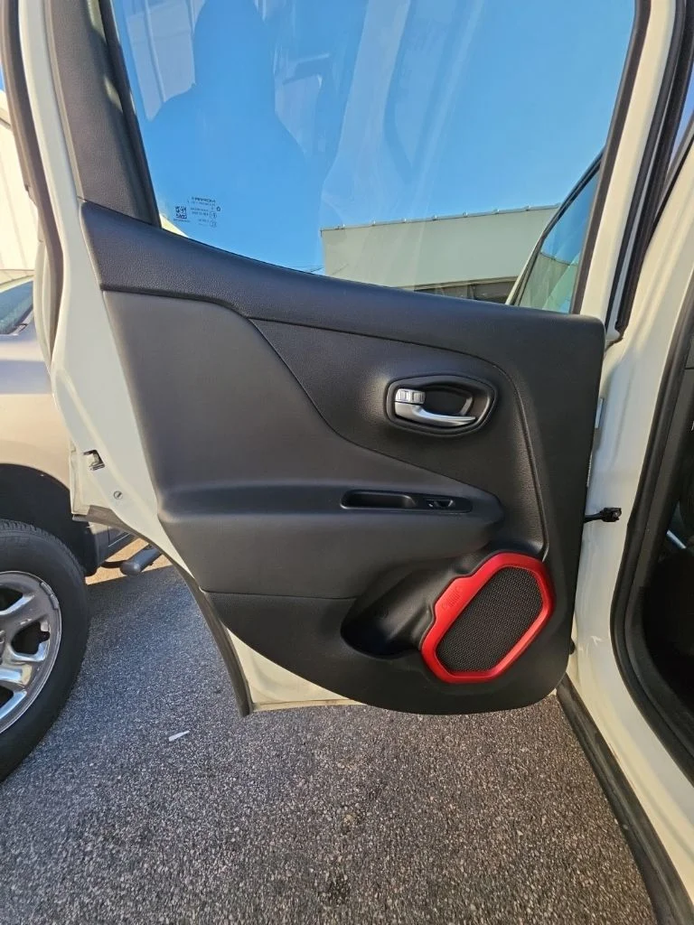 Used 2018 White Jeep Trailhawk image 16