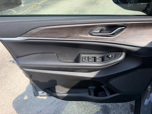 New 2027 Sting-Gray Clear-Coat Paint Jeep Altitude image 15
