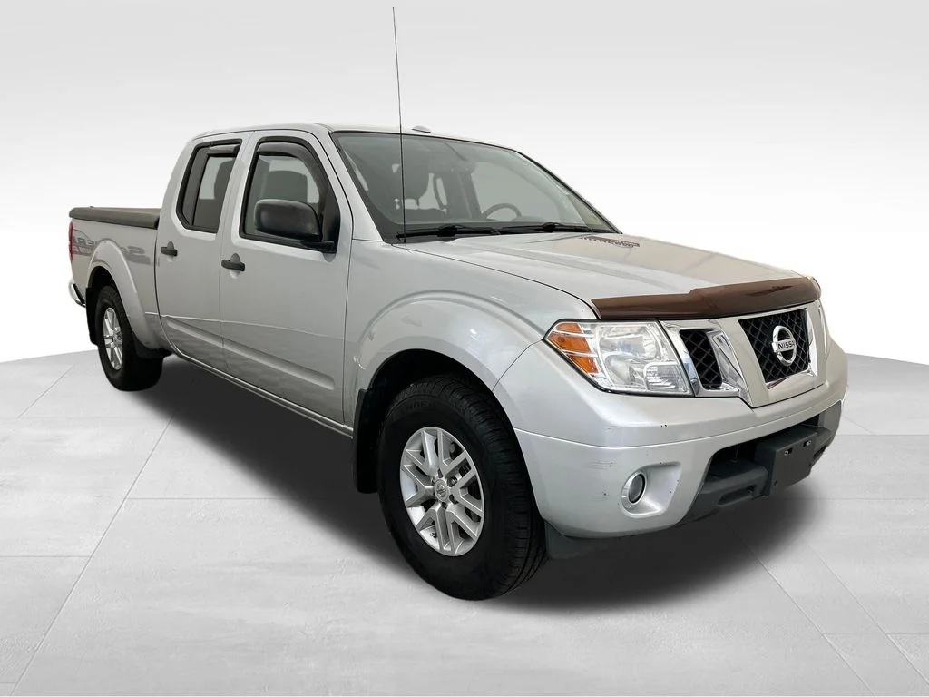Used 2017 Silver Nissan SV image 9